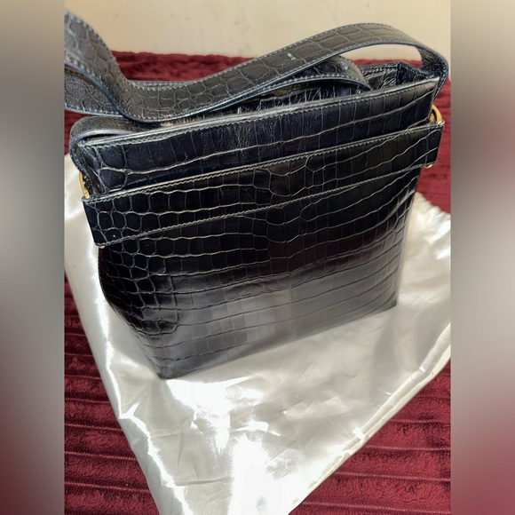 Salvatore Ferragamo Vara Croc Embossed Shoulder Bag - Picture 4 of 16